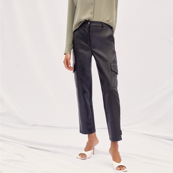 Aritzia WILFRED Modern Cargo Pants 8 Black Vegan Leather High Waist Button Fly - Picture 1 of 13